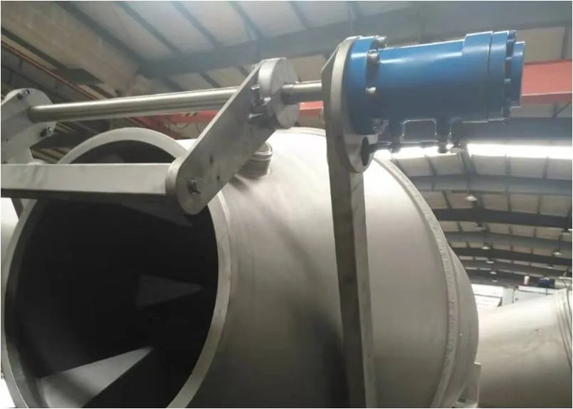 Large butterfly valve with hydraulic actuator
