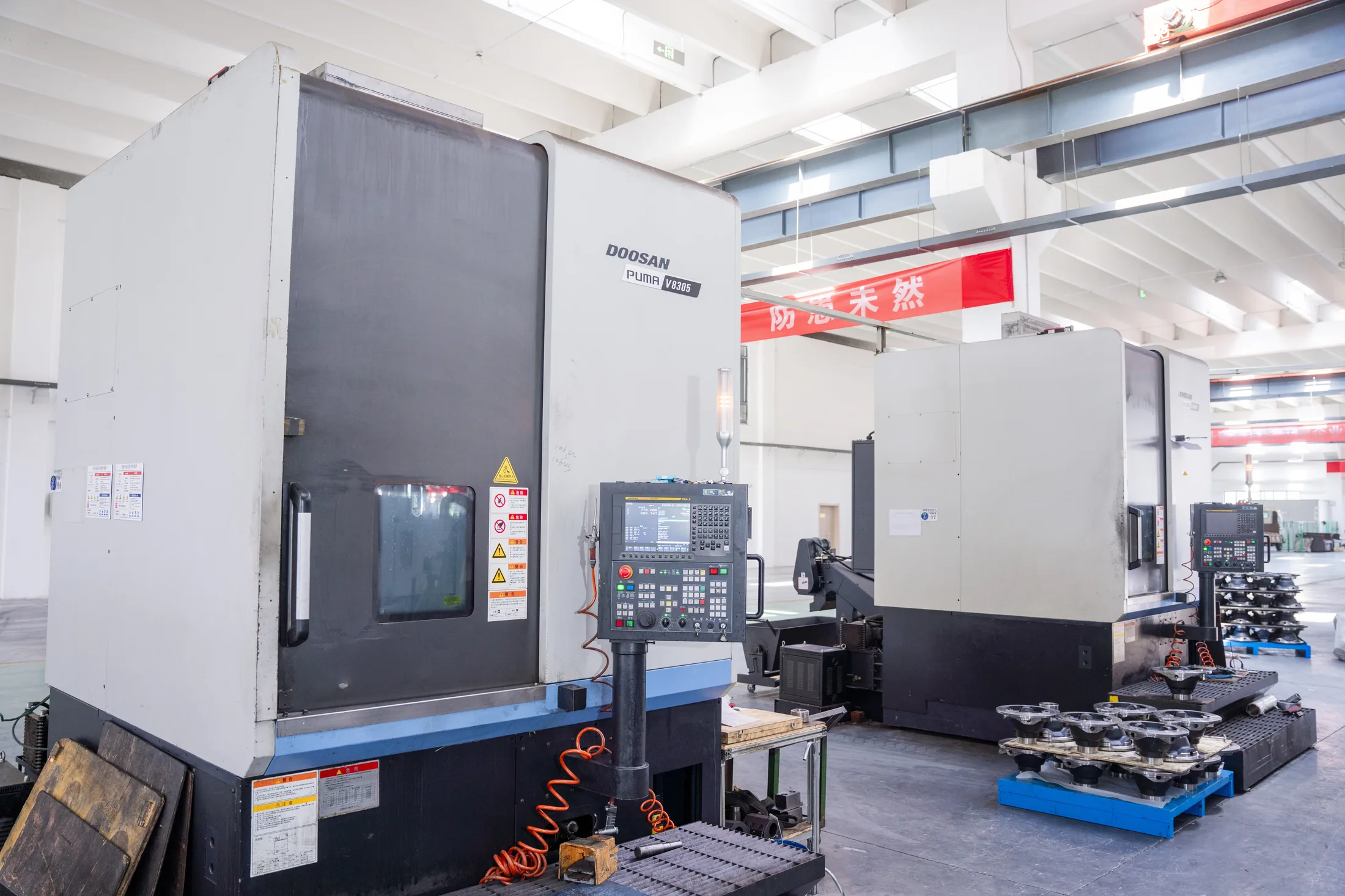 Doosan PUMA V8305 vertical CNC lathe