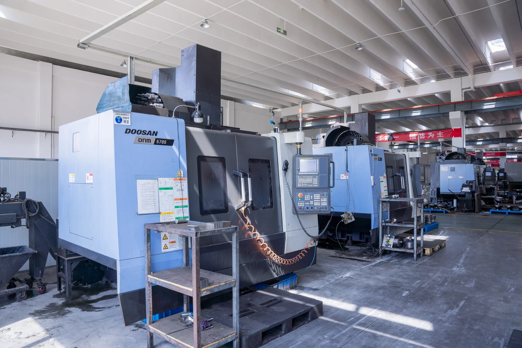 Doosan DNM 5705 vertical machining center